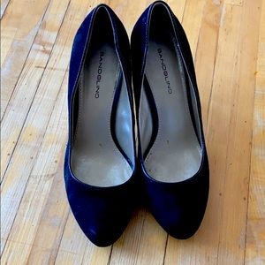 Bandolino black pumps